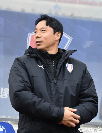 염기훈 감독대행 '생각이 많아'[포토]