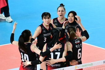 짜릿하다, 리버스 스윕!…'표승주+육서영 돌풍' 기업은행, 정관장 3-2 격파