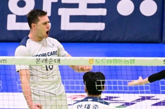 '김지한-마테이 49점 합작' 우리카드, 한국전력 꺾고 1위 수성 청신호 [수원:스코어]