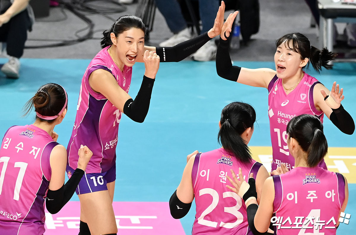 흥국생명, 김연경 선수 주도로 현대건설 완파하고 정규리그 선두 자리 공고히