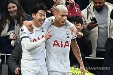 손흥민 시즌 11호골 폭발…토트넘, 에버턴 2-1 격파+4위 탈환 [PL 리뷰]