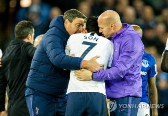 '손흥민 태클→발목 부상' 에버턴 MF, 토트넘 상대 복귀골…英 언론, 4년 전 사건 '재조명'