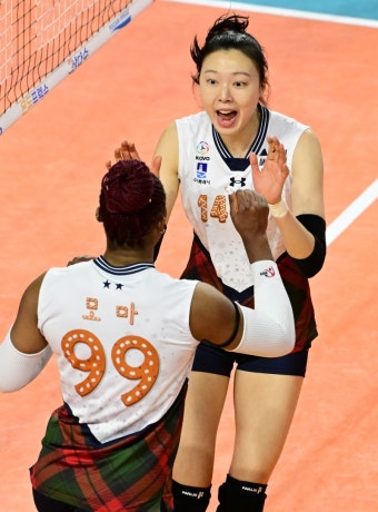 '모마 18점 폭발!' 현대건설, 흥국생명 3-0 완파…2연승+선두 수성 [삼산:스코어]