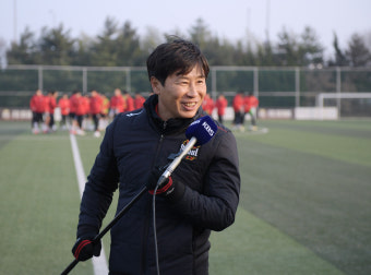 'FC서울 첫 훈련' 김기동 감독 