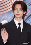 세븐틴 준 레드카펫에 등장한 만찢남[엑s HD포토]
