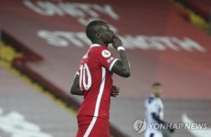 31살 사디오 마네, 19세 애인과 결혼 골인…3년 열애, 학비도 대줬어