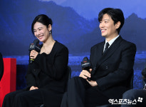 김현주-박희순 트롤리 찍고 선산으로, 이동에 용이해[엑s HD포토]