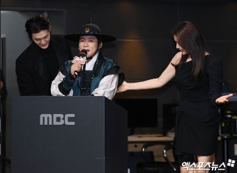 김대호, 진행 실수에 이하늬·이기우 '등장'…진땀 (밤피꽃)[엑's 현장]