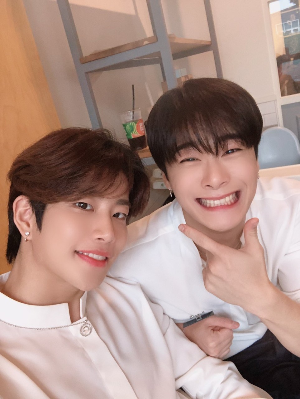 차은우, 아스트로 문빈 생일 추모 송성...그리움과 우정 표현
