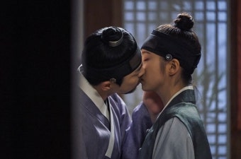 신세경, 조정석에 '남장' 정체 들키나…가슴 벅찬 첫 키스 (세작)