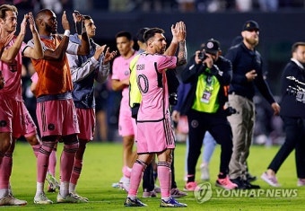 '축구의 신' 메시, 개막전서 1호 도움…마이애미, 솔트레이크 2-0 완파 [MLS 리뷰]