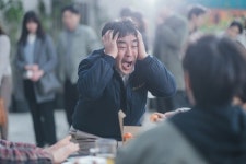류승룡·안재홍, 코믹 연기 지구 대표…김유정 신의 한 수 (닭강정)