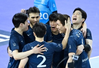 '지아+메가 47점' 정관장, 도로공사 3-1 꺾고 5연승…대한항공은 7연승 질주(종합)