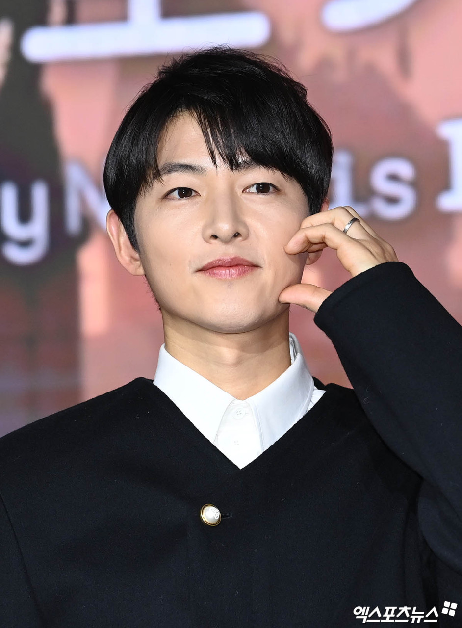 송중기, 프로모션 활동으로 다채로운 매력 발산 중