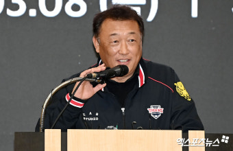 최준영 대표이사 '이범호 감독님, 축하드립니다'[포토]