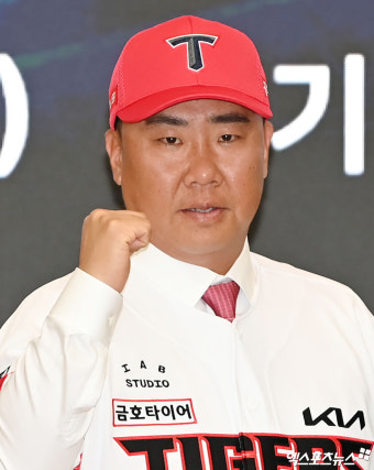 이범호 감독 '카리스마 눈빛'[포토]