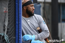 배트 부러졌는데 홈런!…KBO 평정했던 로하스 KT 만나는 투수는 힘들 거야 [수원 현장]