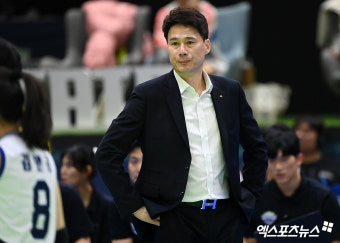 강성형 감독 '우승으로 가는길, 어렵네'[포토]