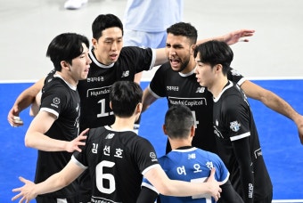 현대캐피탈, 봄배구 불씨 살렸다…우리카드는 1위 확정 실패