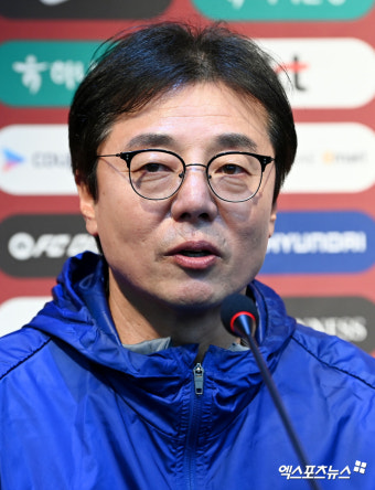 태국전 앞둔 A대표팀 황선홍 감독[포토]