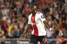 극악의 효율 이적료 900억→출전시간 단 32분…시즌 아웃 확정