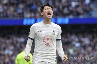 손흥민, 케인을 앉혀 놓다! '이게 되네'…토트넘도 인정 