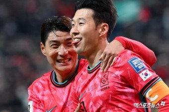 손흥민 대표팀 주장이 도움 됐다...토트넘 감독 