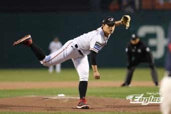 문동주, 5이닝 10피안타 4실점 난조…페라자 덕에 노 디시전 [대전 라이브]