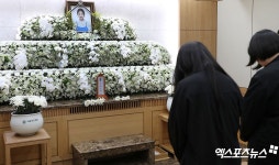 故박보람, 눈물 속 이틀째 조문 행렬…상주는 오빠·남동생, 추모 계속 [종합]