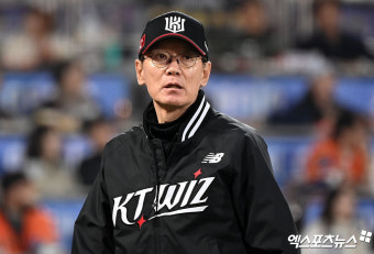 이강철 감독 '김민으로 투수 교체'[포토]