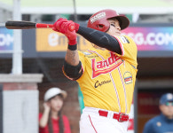 민우·아섭·건우 6타점 합작 NC, 볼넷 남발 혈투 속 SSG 제압...2연승+2위 사수 [문학:스코어]