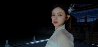 뉴진스, '걸그룹 최초' 근정전 무대 올라…'특수 제작 한복'까지