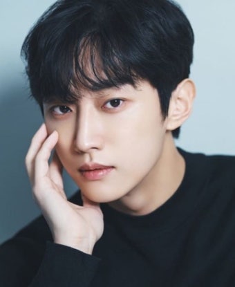 B1A4 출신 진영, 매니지먼트런 전속계약 