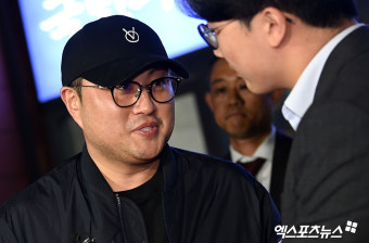 '음주 뺑소니' 김호중, 여유로운 미소 