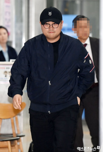경찰 조사 마친 김호중 '날카로운 눈빛'[포토]