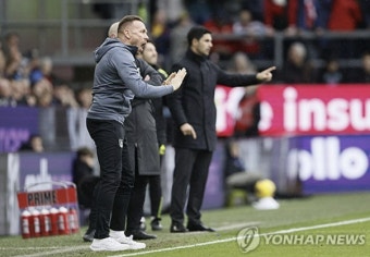김민재, 'EPL 미친개'도 만난다…콤파니 부임 '초읽기'→스타 출신 '웨일스 불독' 수석코치도 눈길