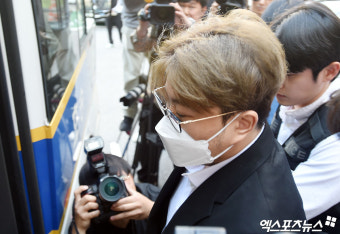 '검찰 송치' 김호중 '초췌해진 모습'[포토]
