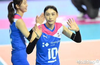 국가대표 은퇴 경기 나서는 김연경[포토]