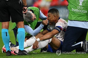 [속보] 음바페, 코뼈 부러졌다…잔여 경기 마스크 써야할 듯 (유로 2024)