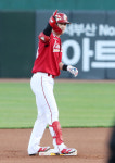 '홈런 3방 폭발' SSG, 하늘까지 도와줬다...두산에 6-0 강우콜드 승리 [잠실:스코어]