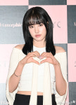 스테이씨 윤 우아한 손하트[엑s HD포토]