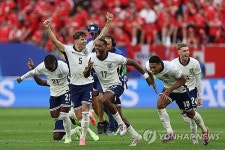 '또 진땀승' 잉글랜드, 승부차기로 스위스 제압…준결승 진출→'축구종가' 자존심 세웠다 [유로 리뷰]