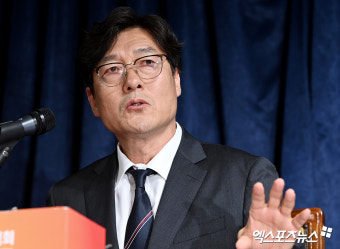 이임생 이사 '홍명보 감독, 한국축구 위해 헌신해달라'[포토]
