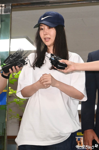 취재진 질문에 답하는 민희진 대표[포토]