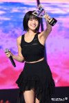 키스오프라이프 나띠 1위 트로피 보다 빛나는 미소[엑s HD포토]