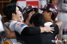 이주형-김혜성-송성문 8회말 역전[포토]