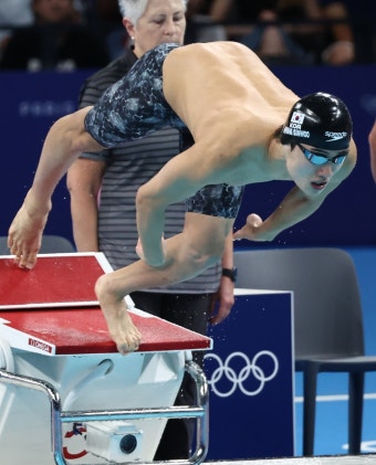 황선우-김우민 해냈다!…한국 수영 최초 '준결승 동반' 진출→자유형 200m 예선 통과 