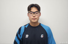 롯데 NEW 안경 에이스? 그렇게 되면 영광…롯데 불펜진에 보물 등장했다 [현장 인터뷰]
