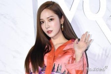 소녀시대 17주년 재뿌리기?…SM 사옥 앞 제시카 축하 현수막 눈살 [엑s 이슈]