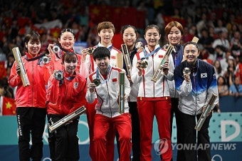 신유빈이 안아준 日 선수, '가미카제 찬양' 논란…中도 반발→
